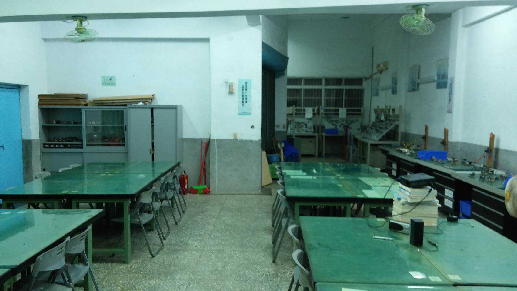 基本電工與氣壓實習工廠 2