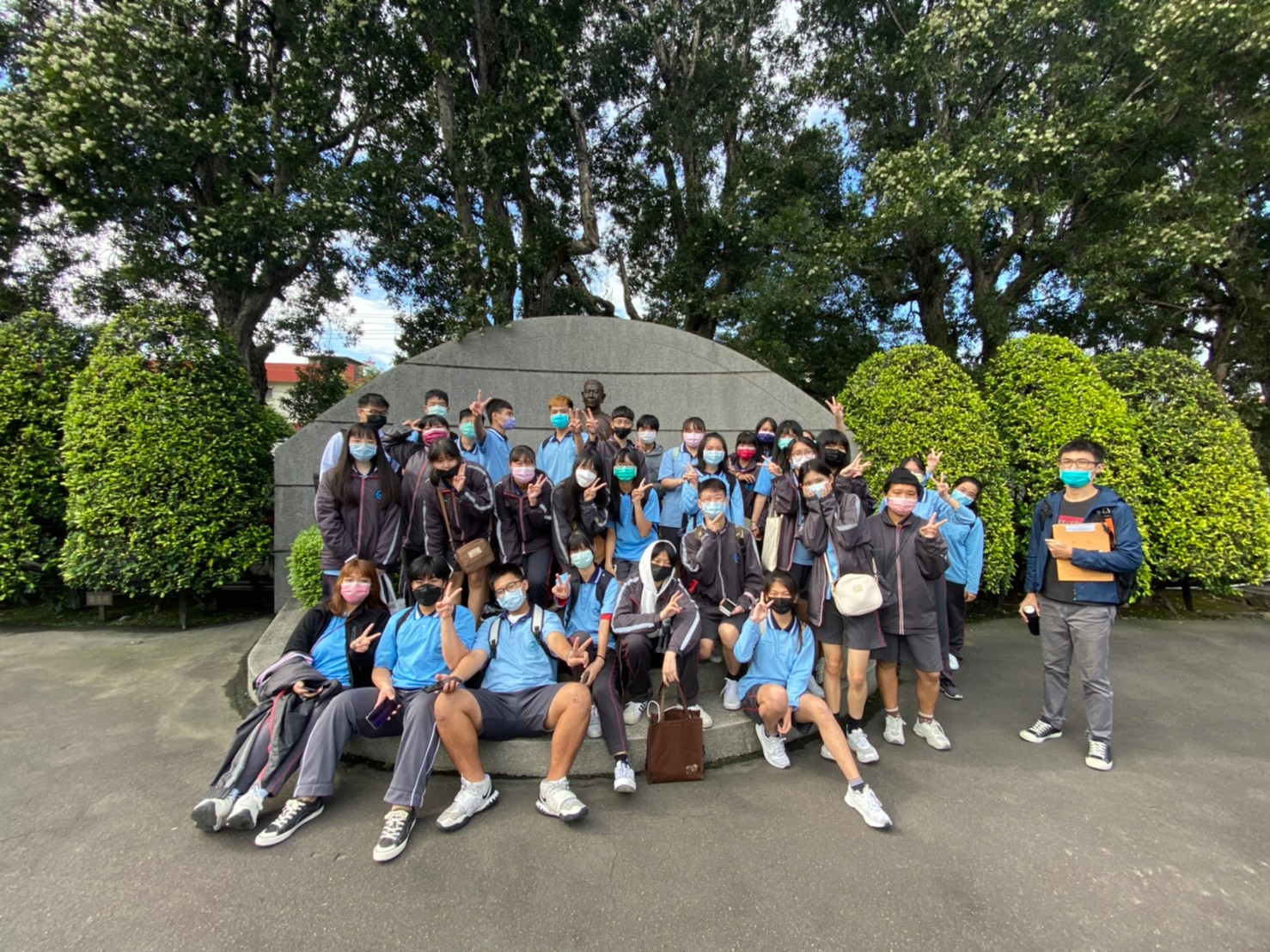 南僑校外參訪.jpg